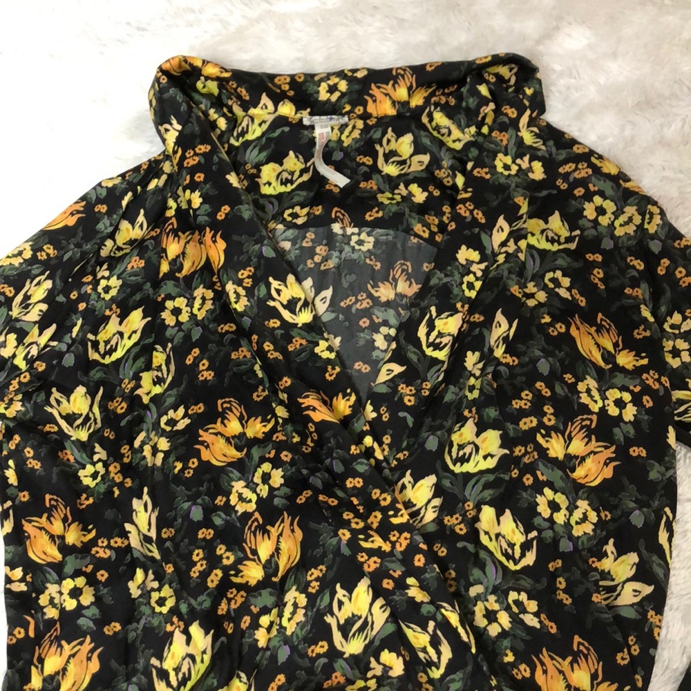 💯%Free PeopleBlack Elsa Printed Bodysuit - Picture 5 of 7